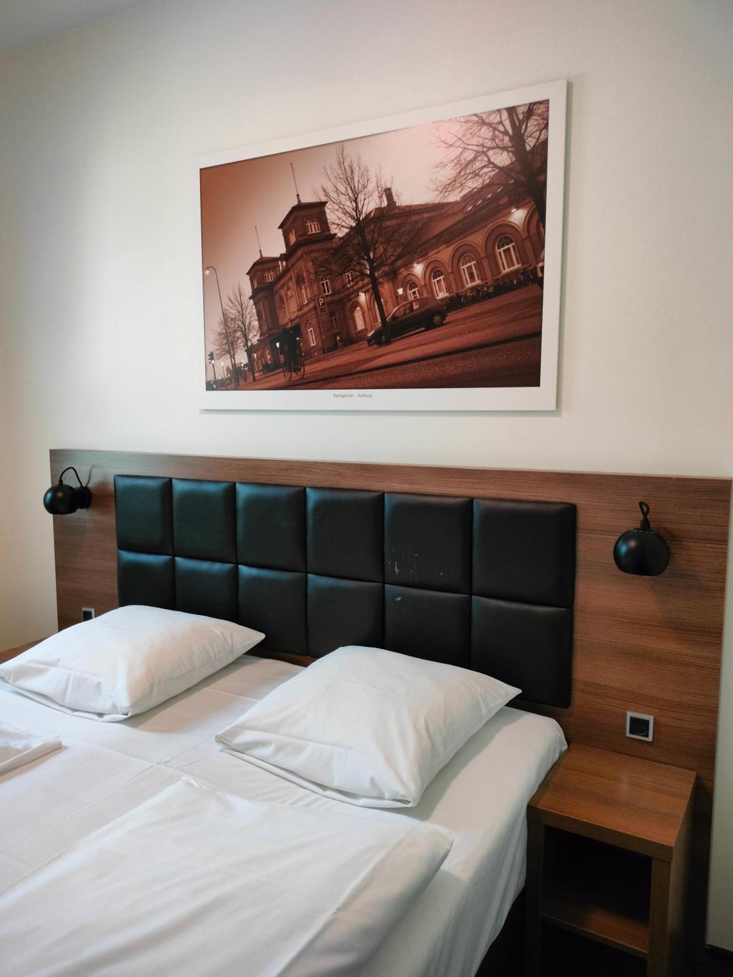 אולבורג Hotel Jomfru Ane מראה חיצוני תמונה