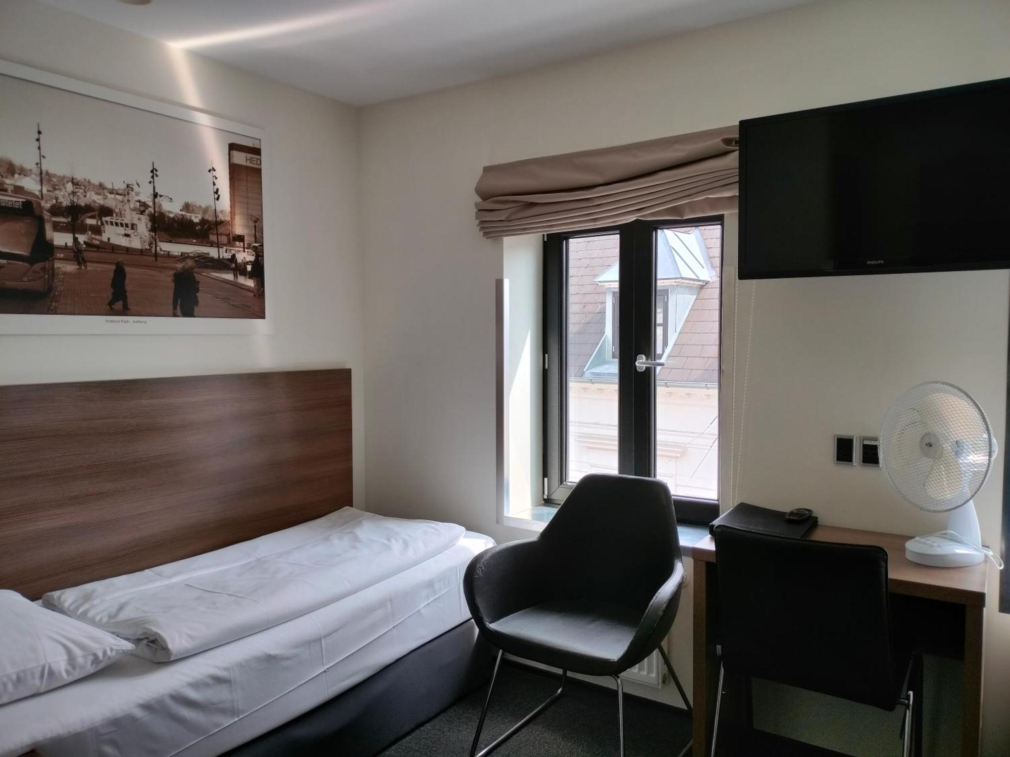 אולבורג Hotel Jomfru Ane מראה חיצוני תמונה