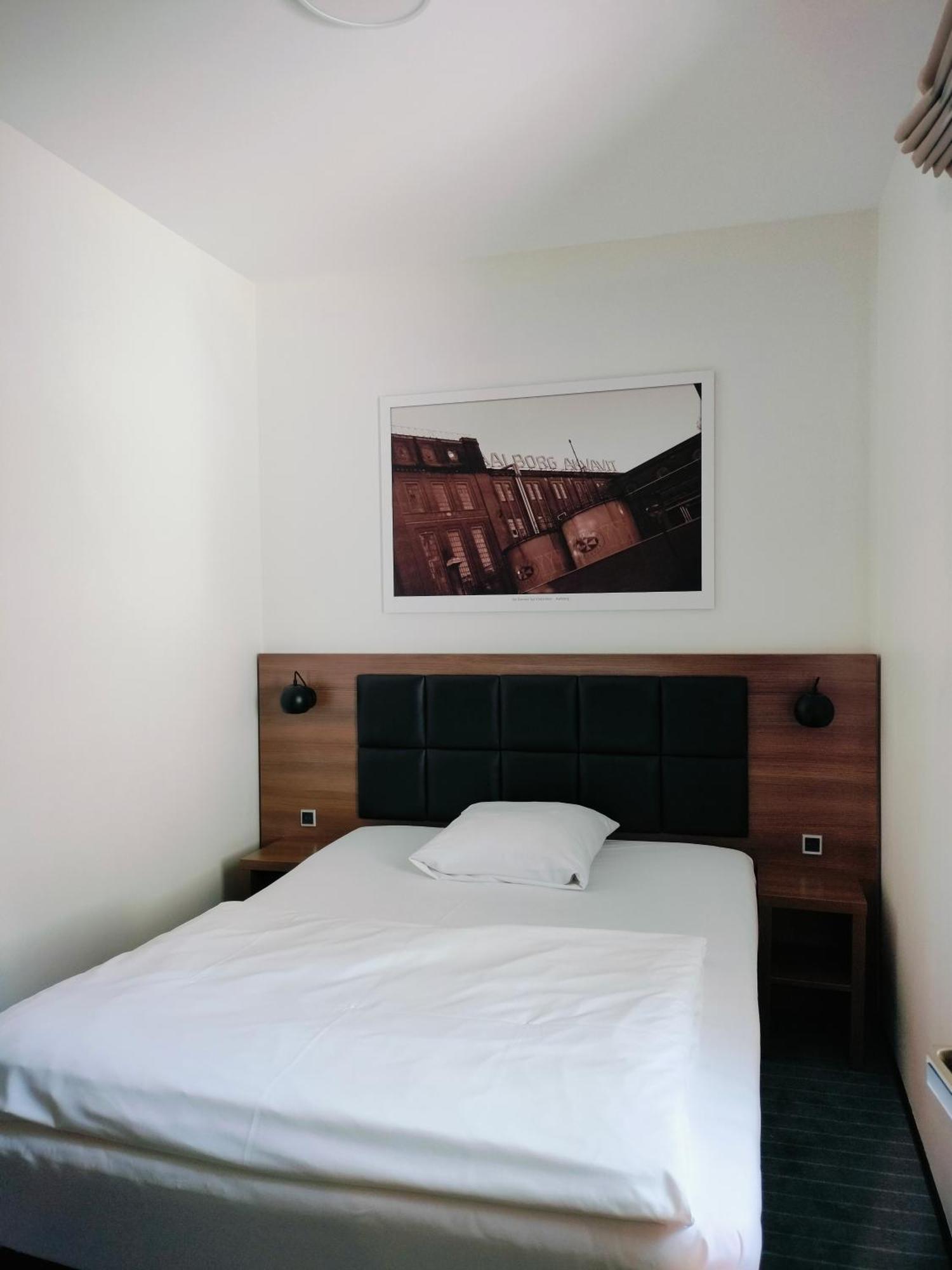 אולבורג Hotel Jomfru Ane מראה חיצוני תמונה