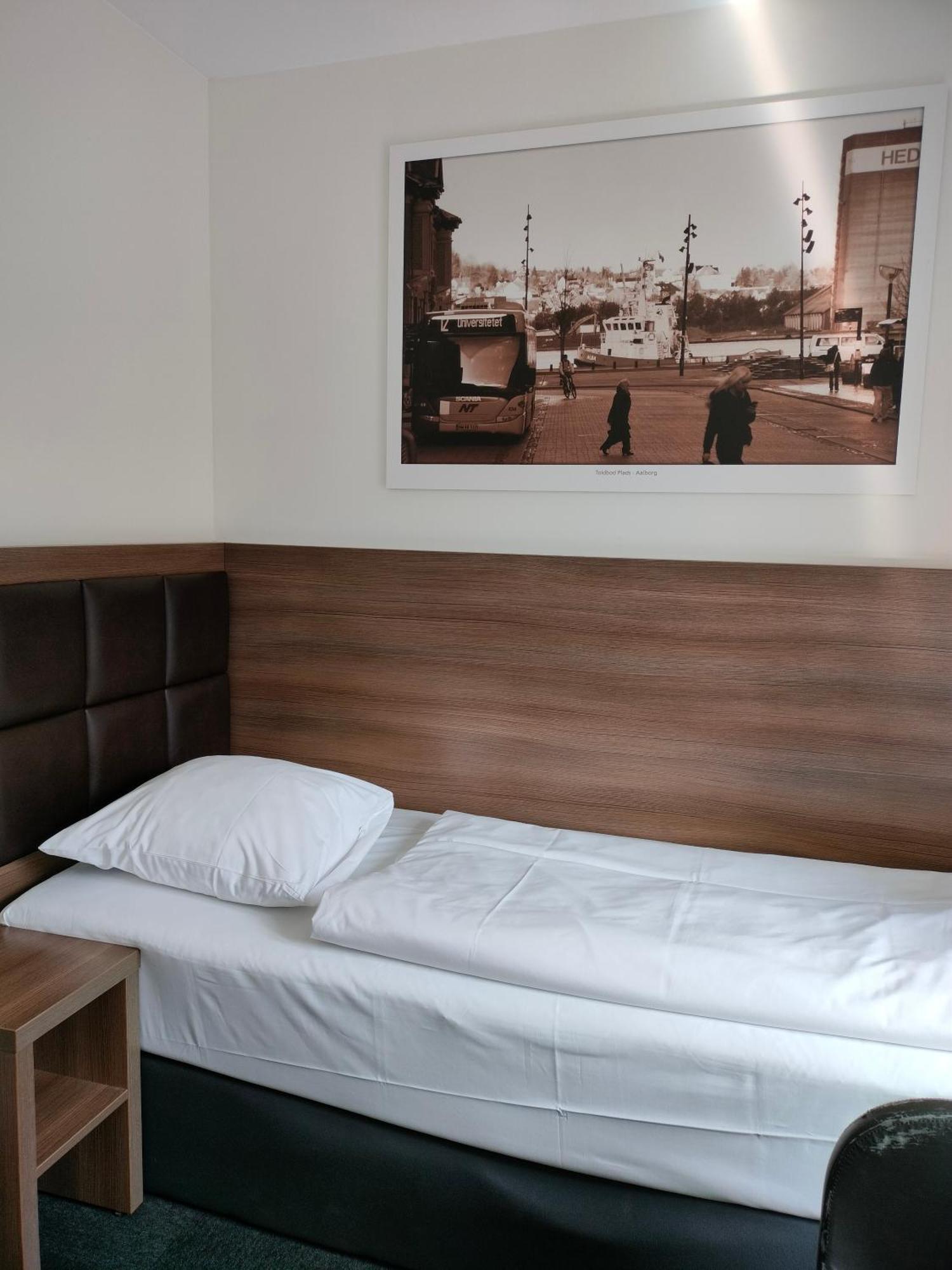אולבורג Hotel Jomfru Ane מראה חיצוני תמונה