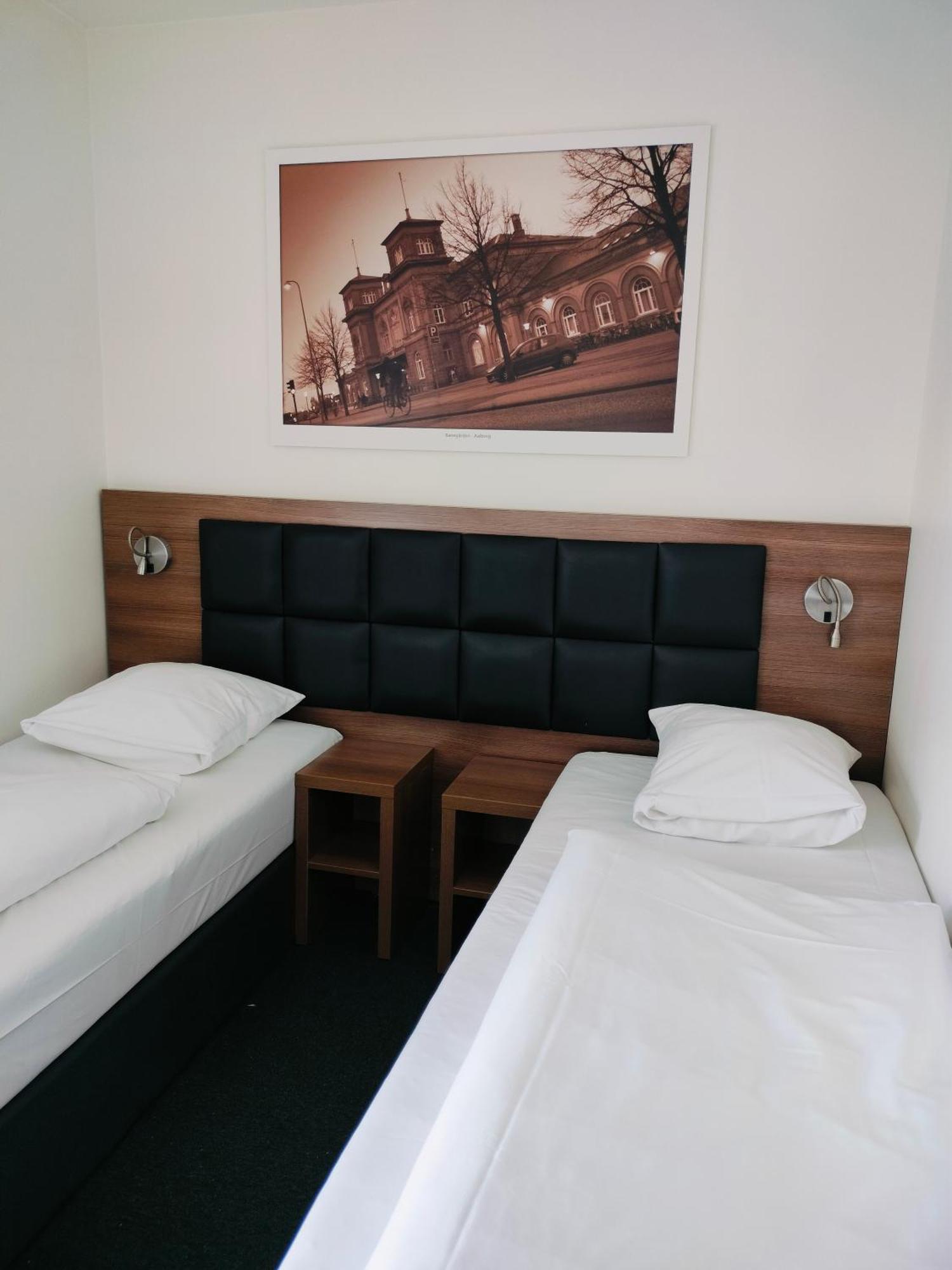 אולבורג Hotel Jomfru Ane מראה חיצוני תמונה